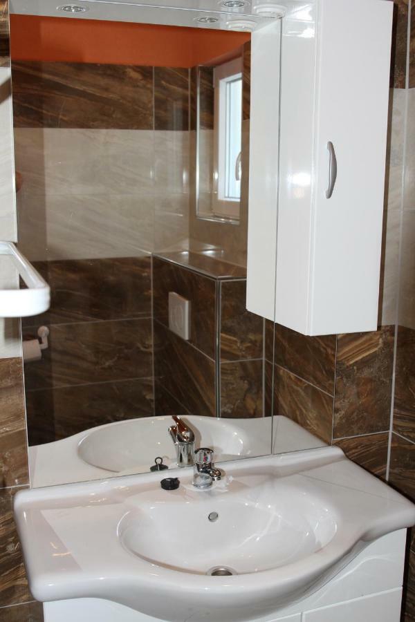 Apartmani Subasic Đảo Pag Ngoại thất bức ảnh
