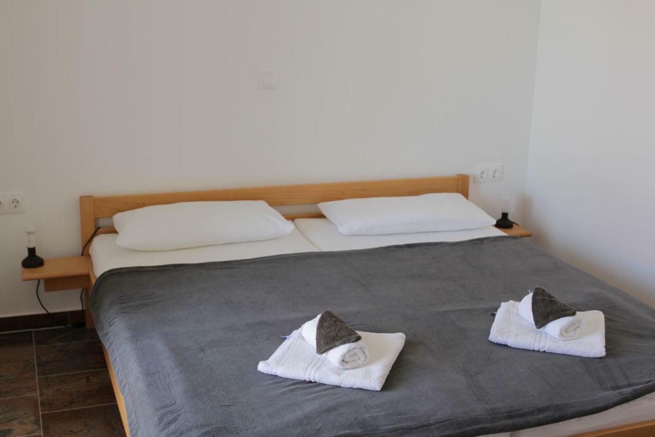 Apartmani Subasic Đảo Pag Ngoại thất bức ảnh